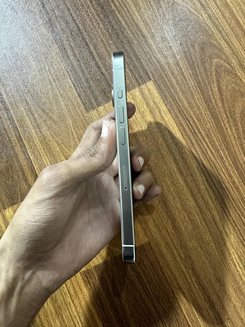 Apple iPhone 15 Pro 2