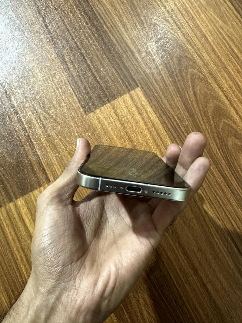 Apple iPhone 15 Pro 4