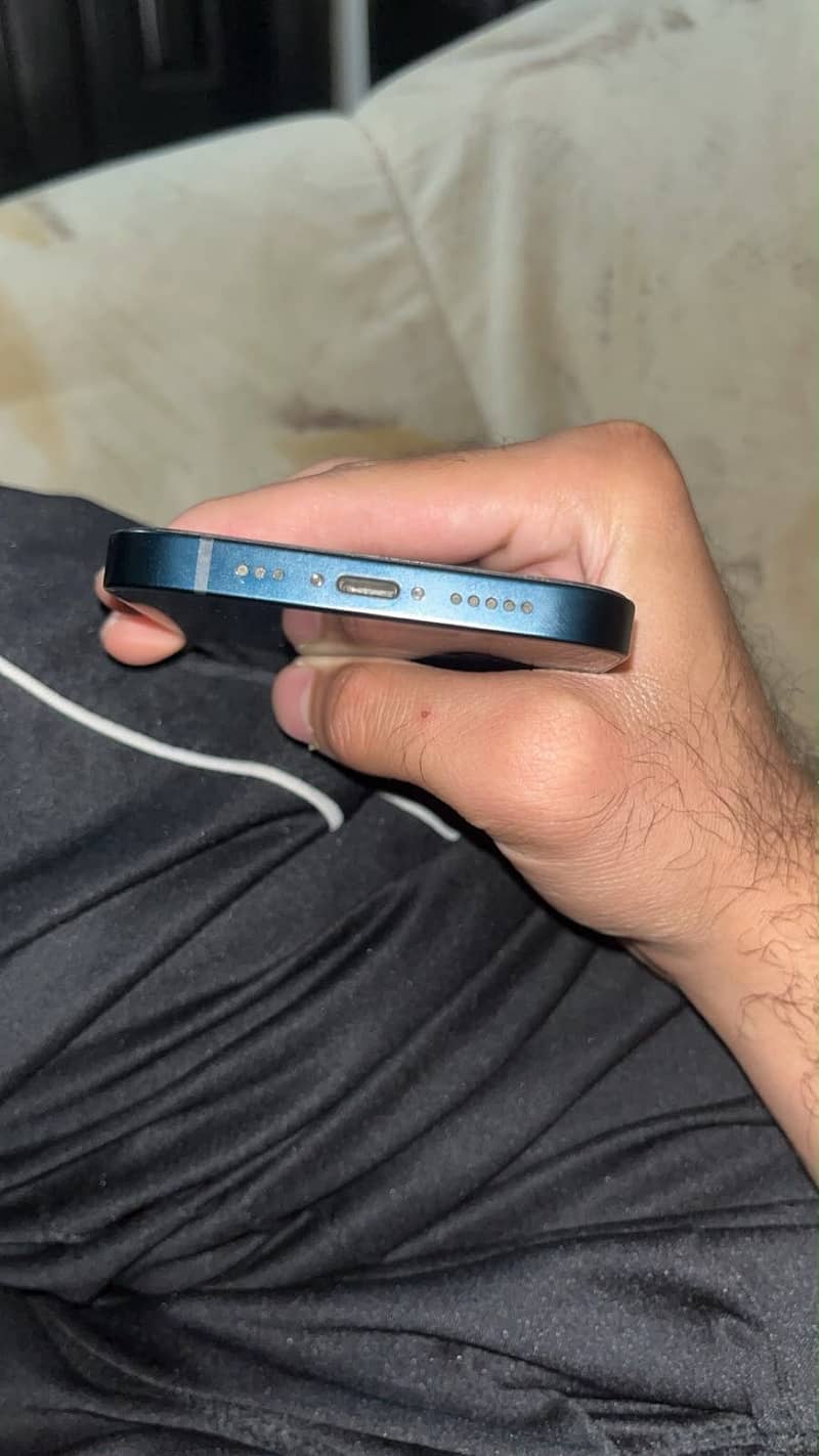 Apple iPhone 13 4