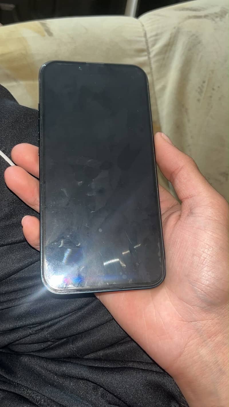 Apple iPhone 13 5