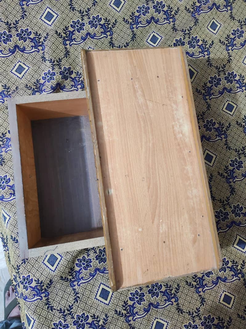 Sewing machine choki standسلائی مشین رکھنے کے لیے 2