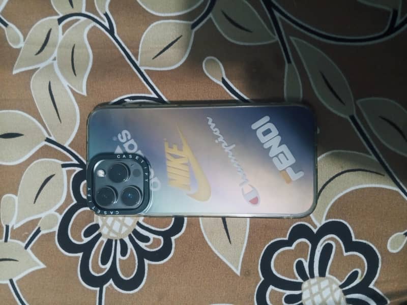 Apple iPhone 13 Pro Max 1