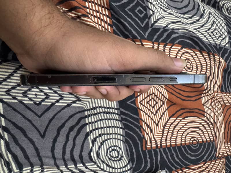 Apple iPhone 13 Pro 4