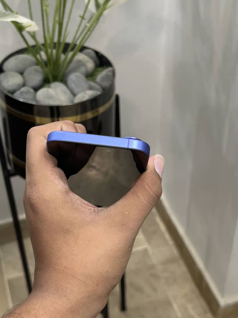 Apple iPhone 16 2