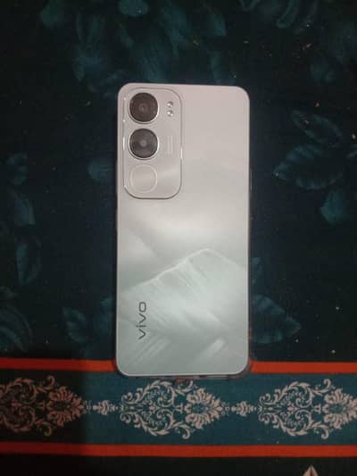 Vivoy19pro daba charger majod  hai 6 128 hai