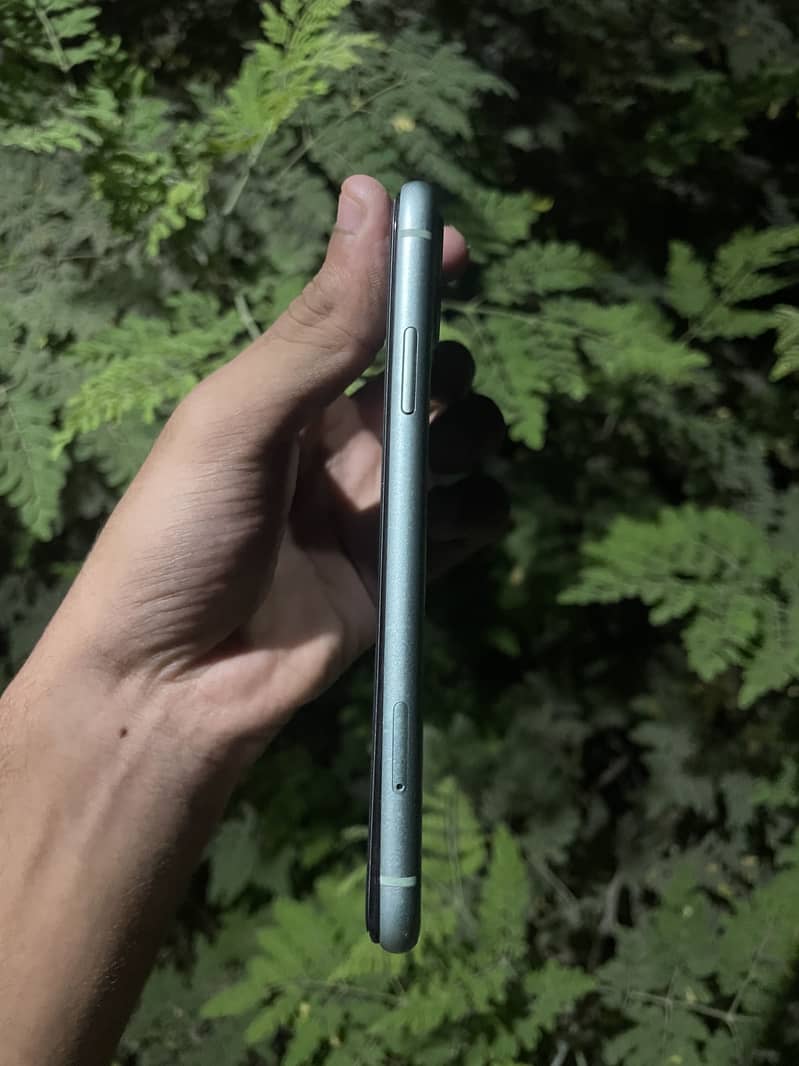 Apple iPhone 11 3