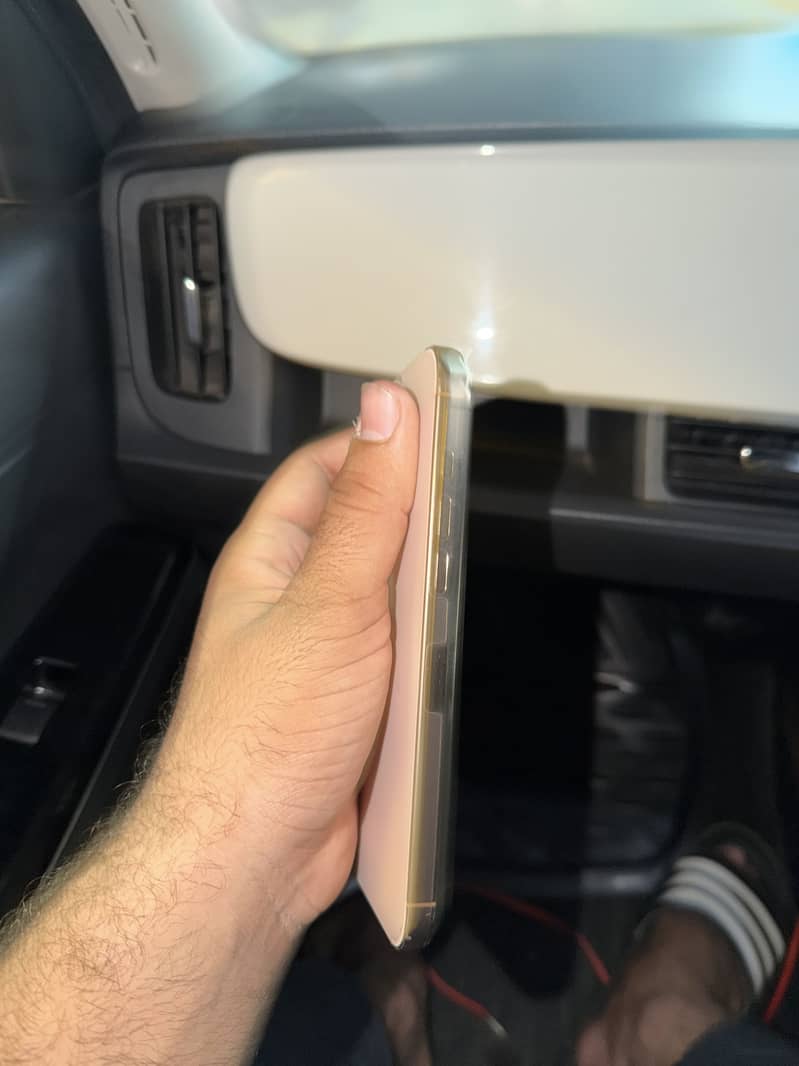 Apple iPhone 16 Pro Max 3