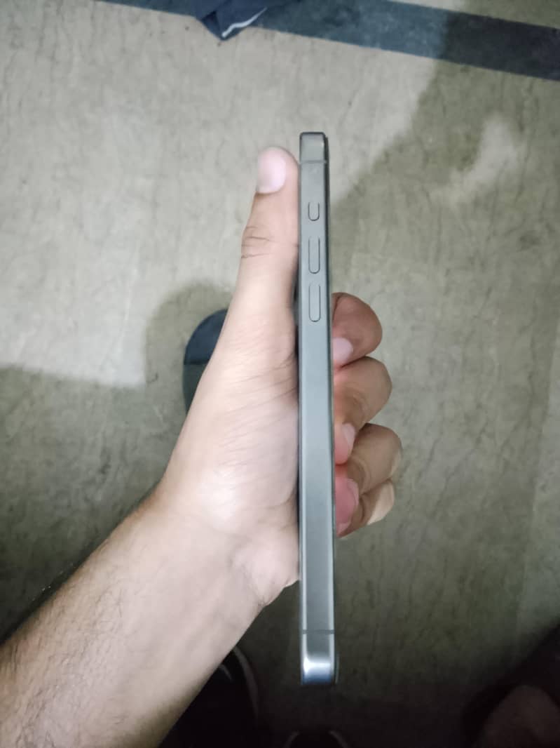 Apple iPhone 15 Pro Max 2