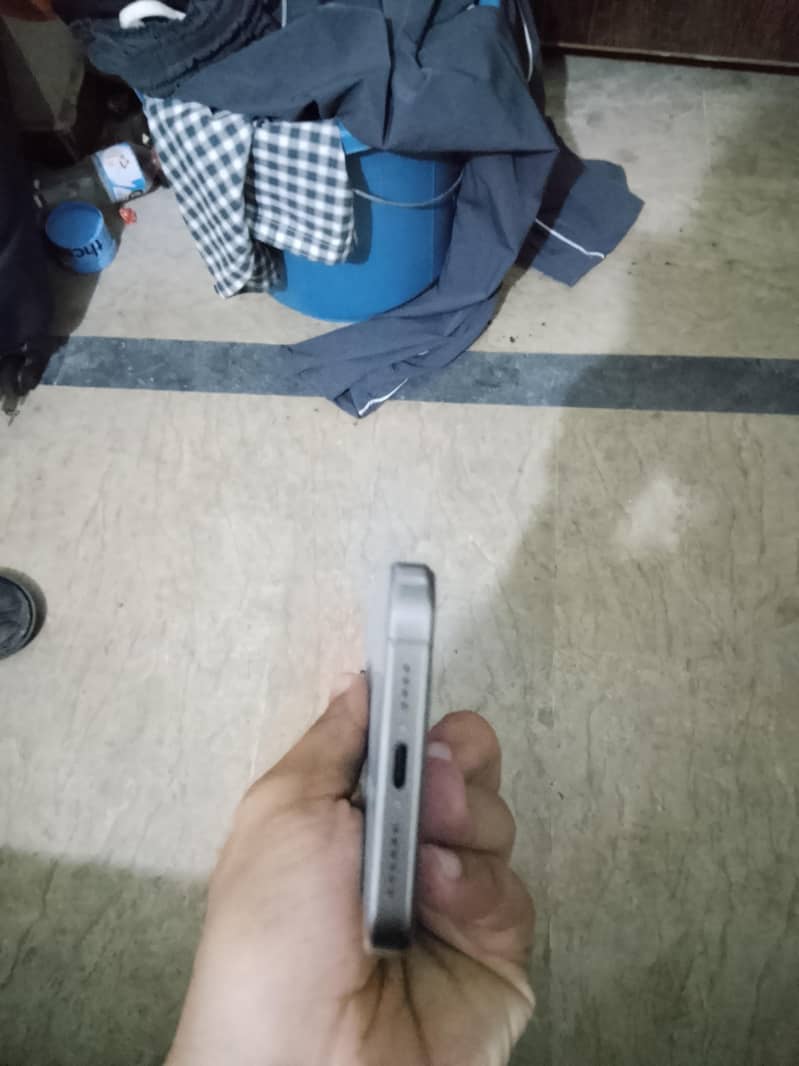 Apple iPhone 15 Pro Max 3