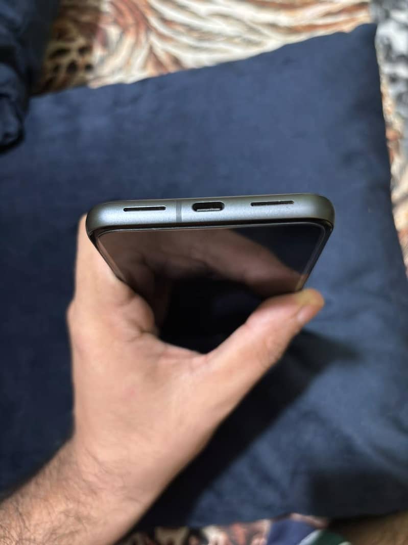 Google Pixel 8 4
