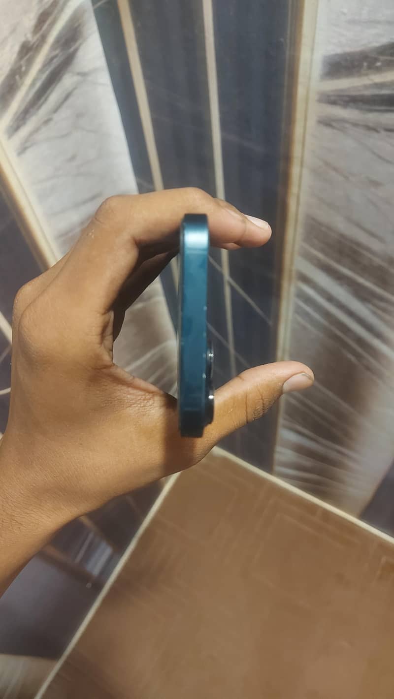 Apple iPhone 13 4