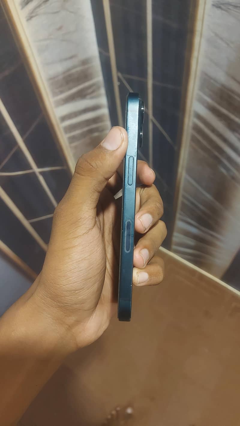 Apple iPhone 13 5