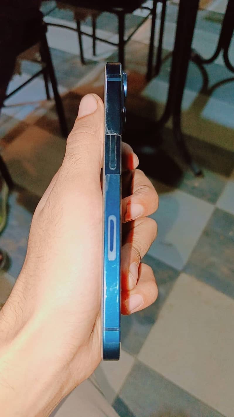 Apple iPhone 13 0