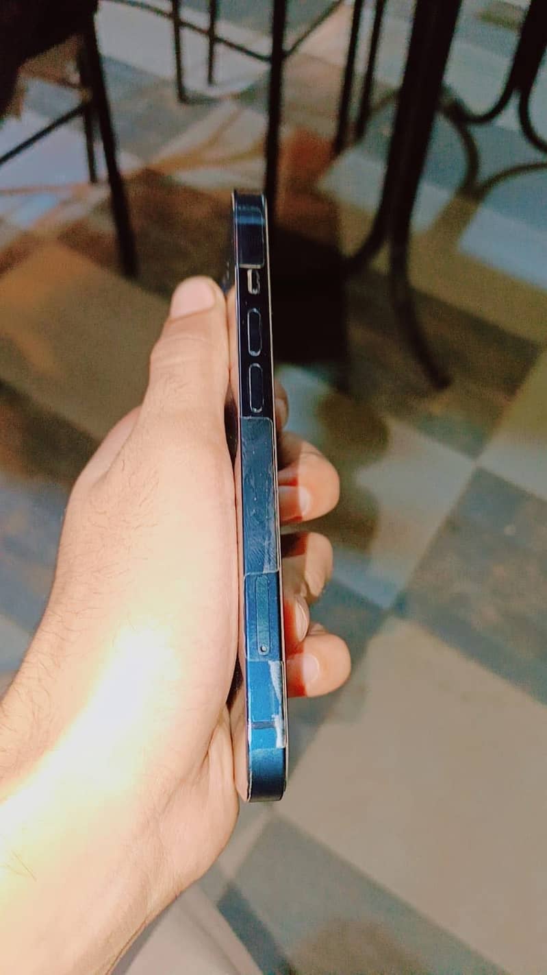 Apple iPhone 13 2