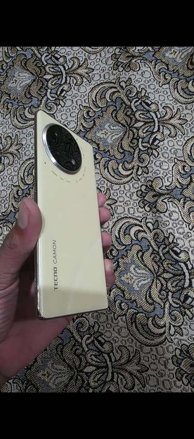 Tecno common 30s  with 5 phone case and earbuds