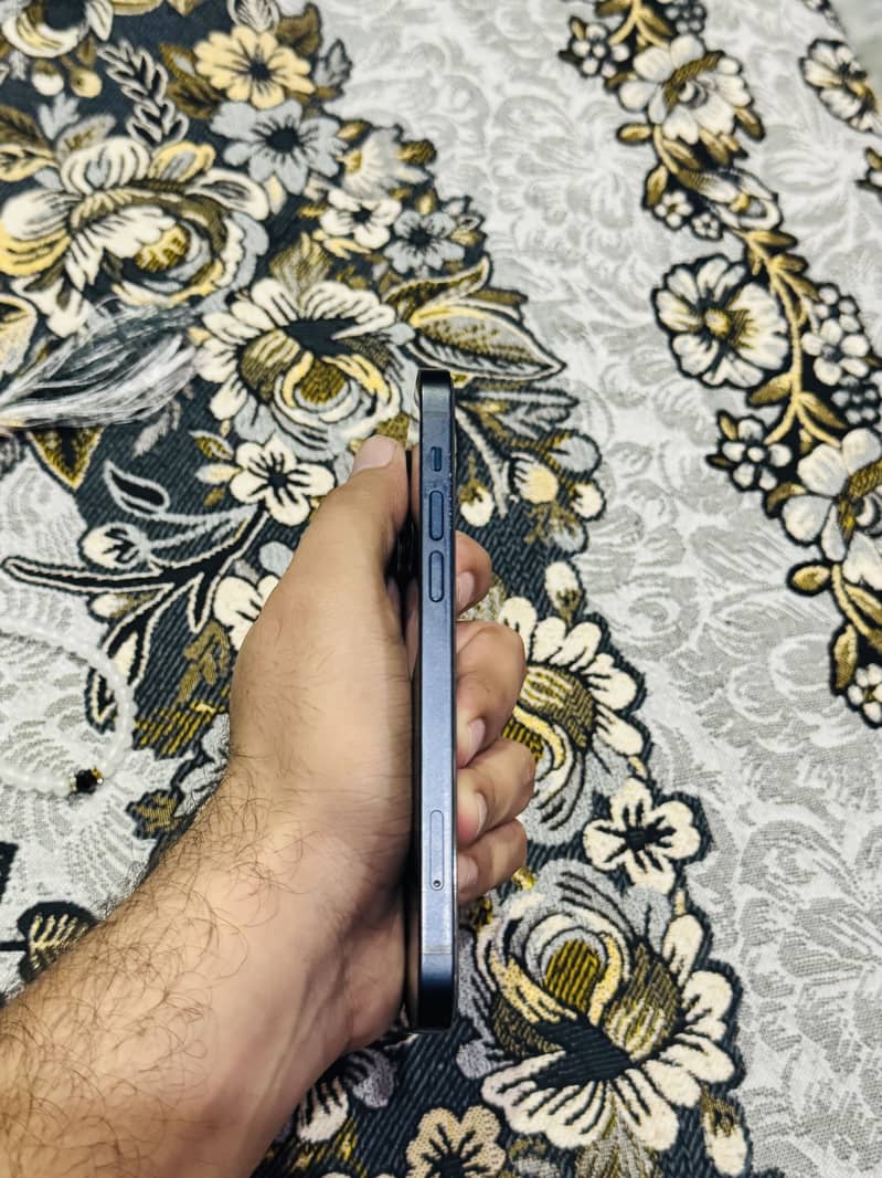 Apple iPhone 12 2