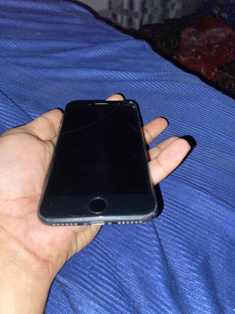 Apple iPhone 7 0