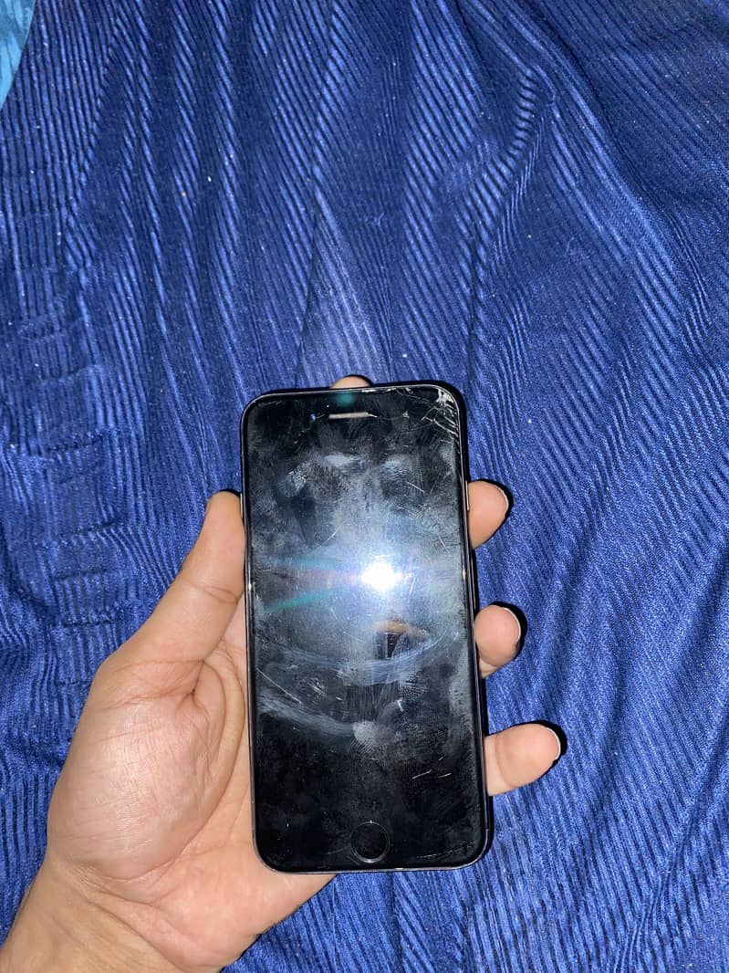 Apple iPhone 7 3