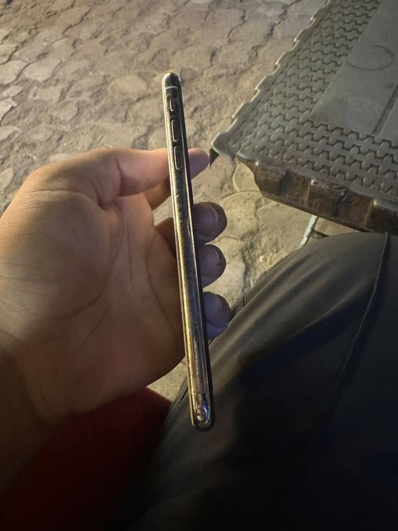 Apple iPhone 11 Pro Max 1