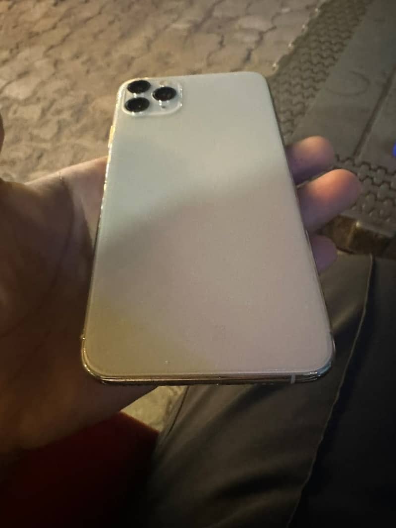 Apple iPhone 11 Pro Max 3