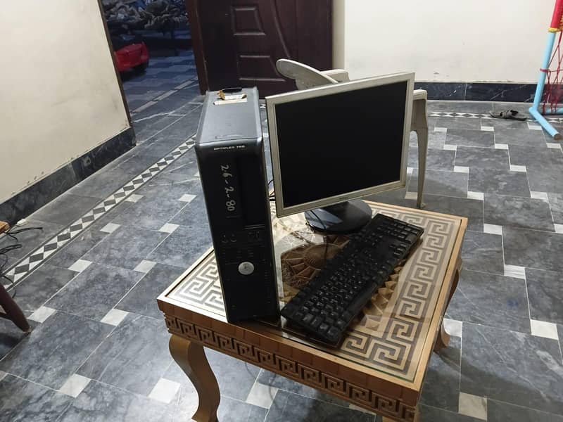 Desktop Computer Set with LCD, Keyboard & Mouse – Complete Set 0
