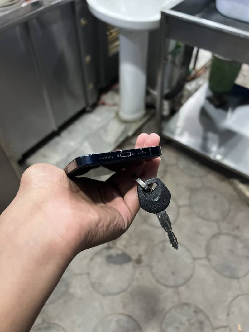 Apple iPhone 12 1