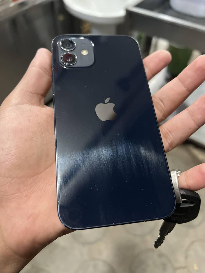 Apple iPhone 12 4
