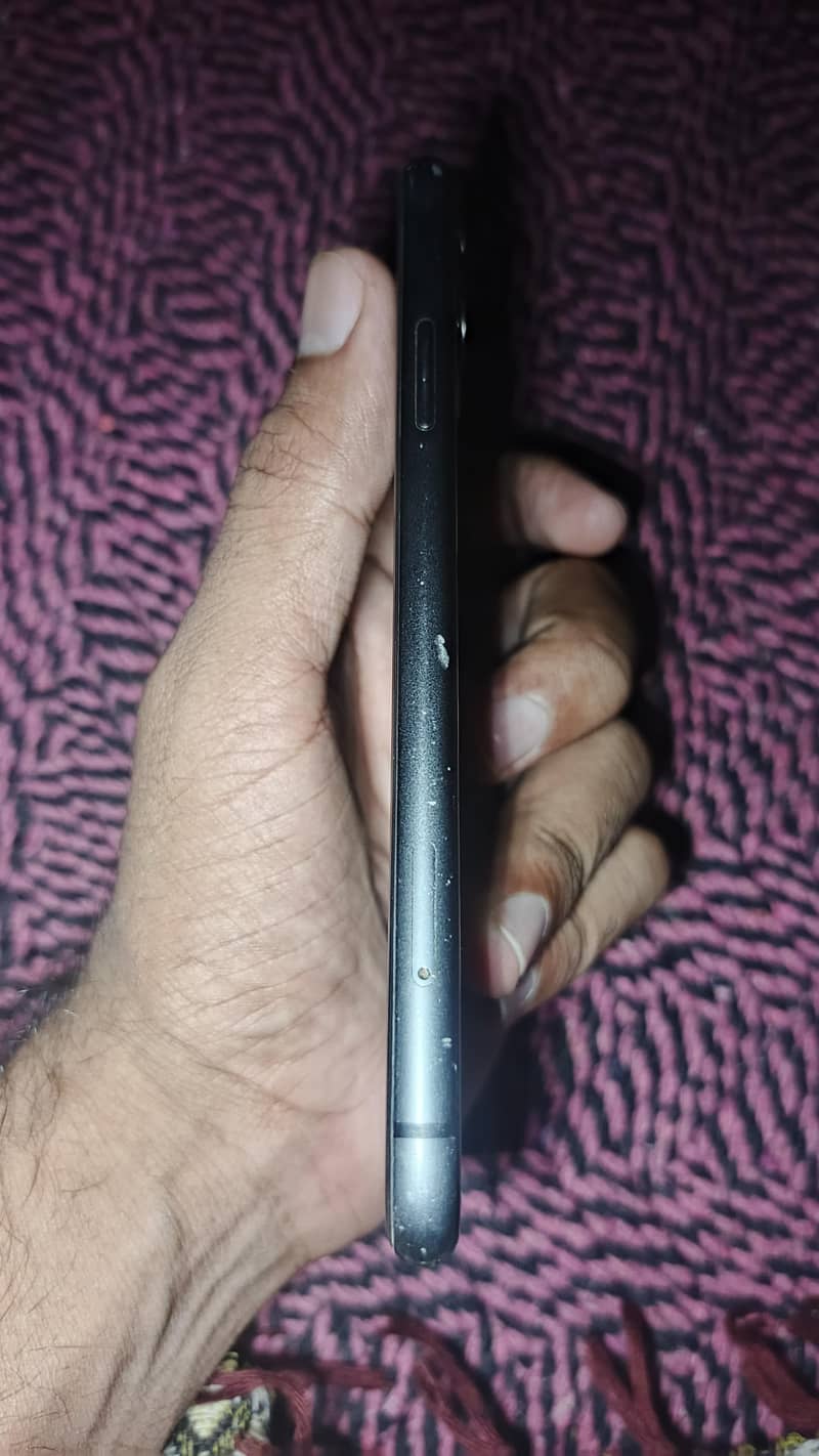 Apple iPhone 11 4