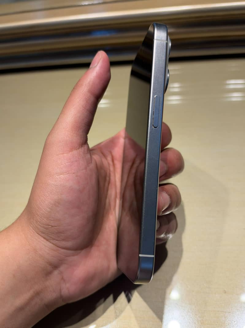 Apple iPhone 15 Pro - Non PTA 4
