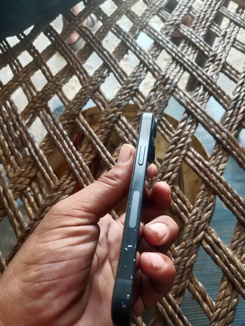 Apple iPhone 14 3