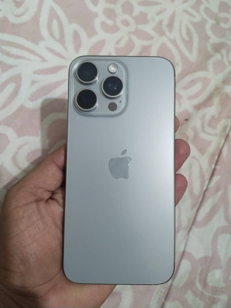 Apple iPhone 15 Pro Max 0
