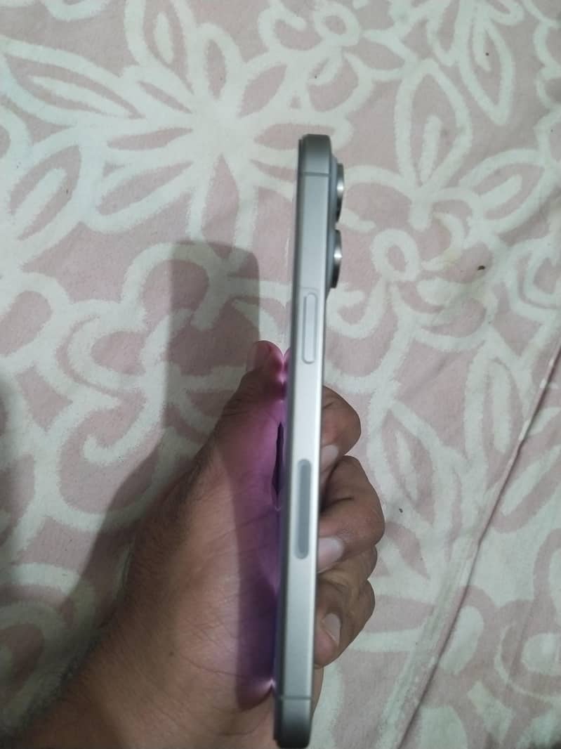 Apple iPhone 15 Pro Max 3