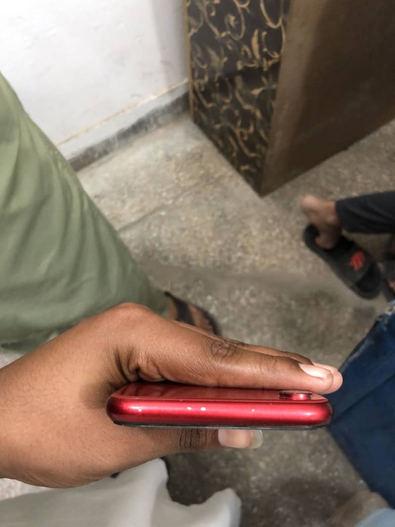 Apple iPhone XR 0