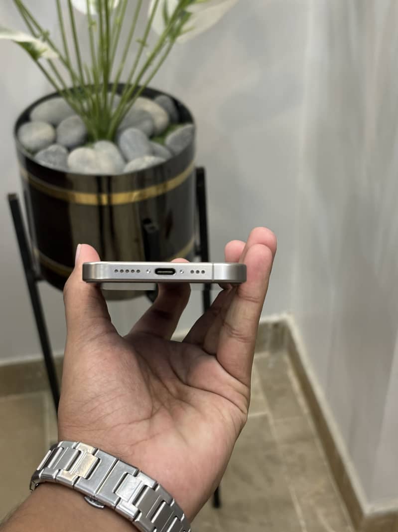 Apple iPhone 15 Pro 3
