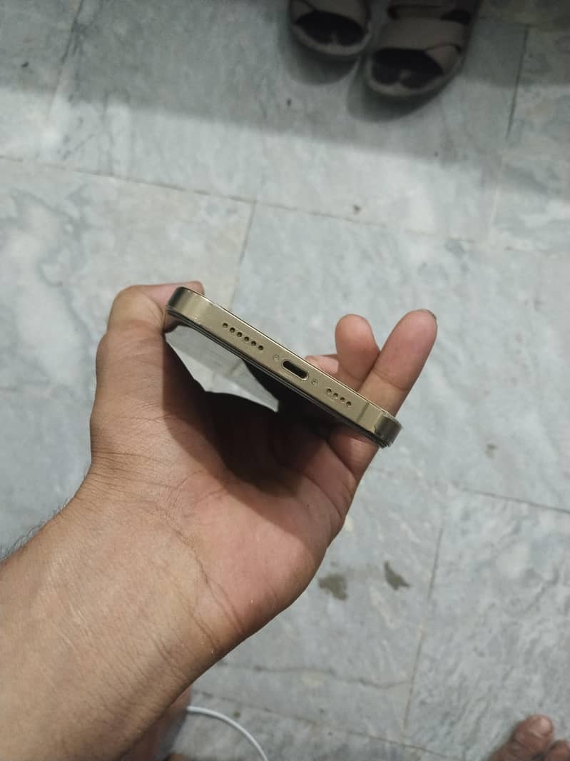 Apple iPhone 13 Pro Max 4