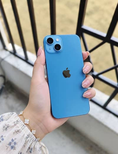 Apple iPhone 13