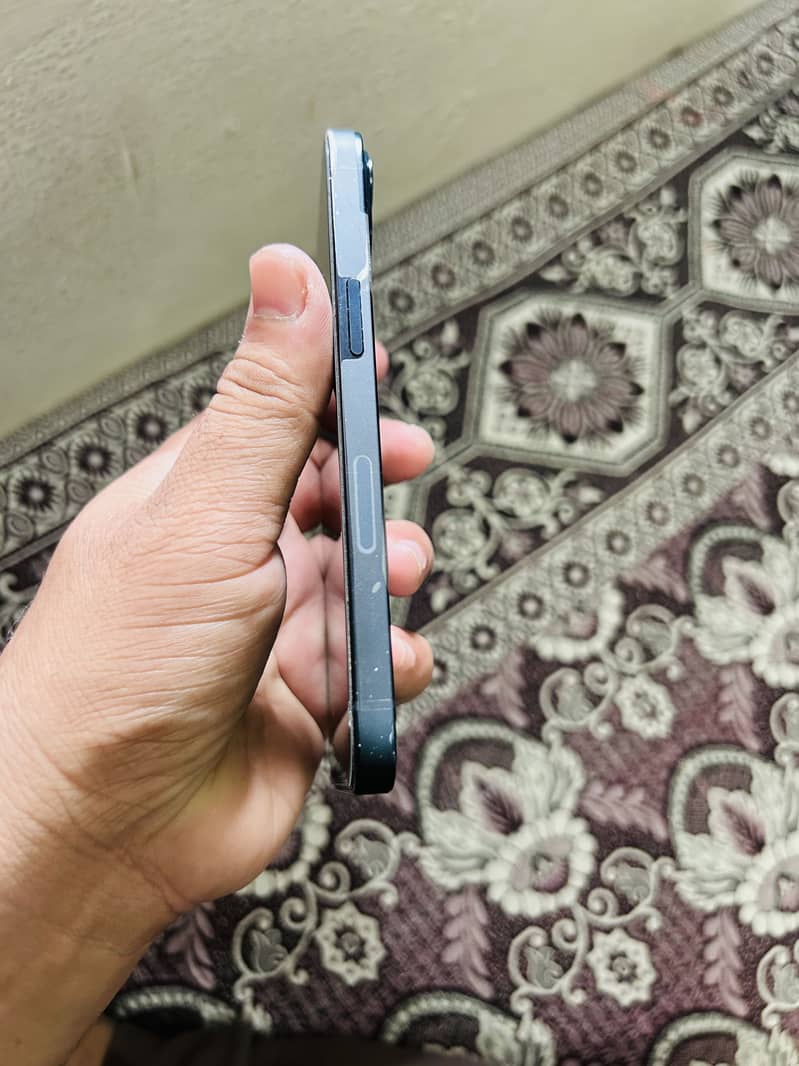 Apple iPhone 13 jv 1