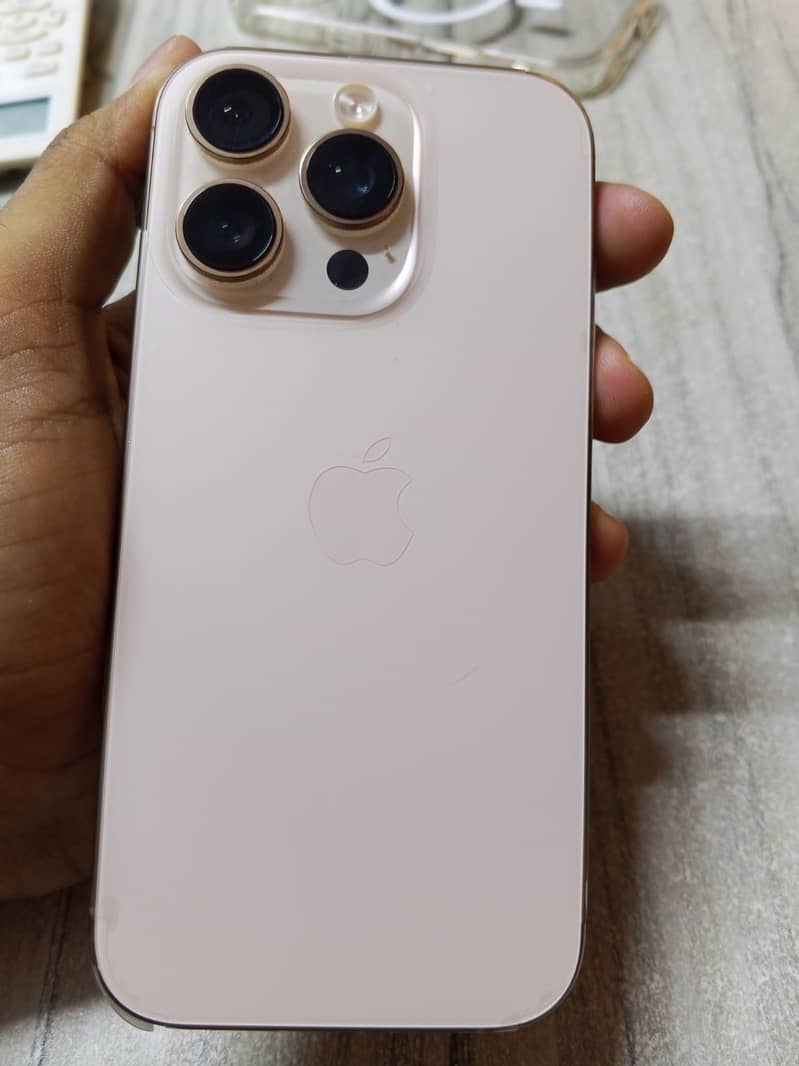 Apple iPhone 16 Pro 0