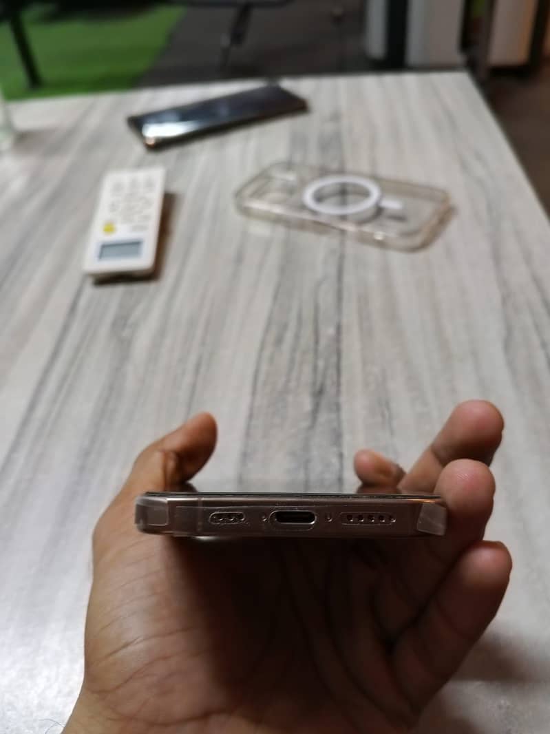 Apple iPhone 16 Pro 4