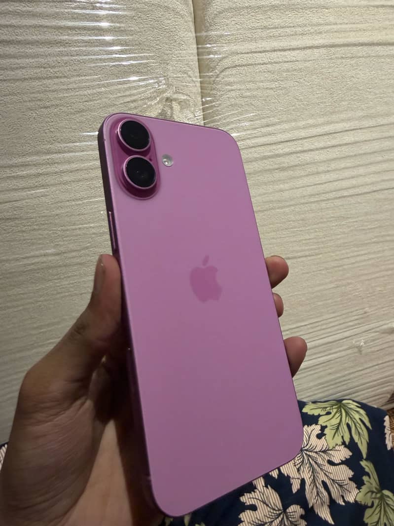 iPhone 16 Plus pink 4