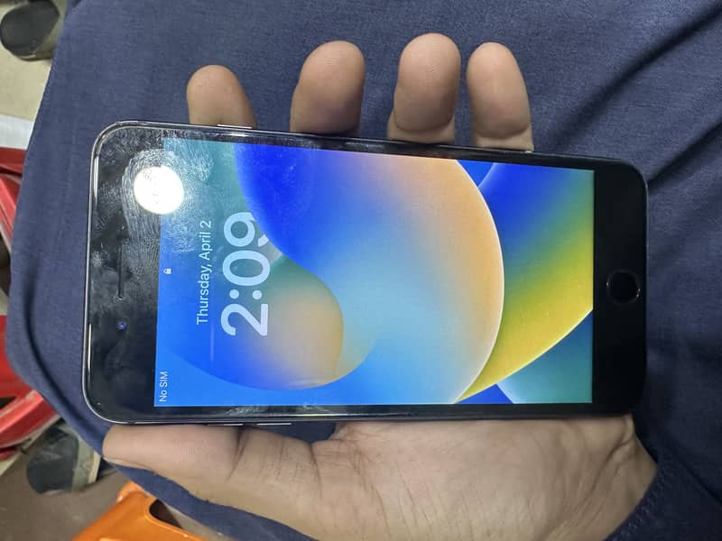 Apple iPhone 8 Plus 3