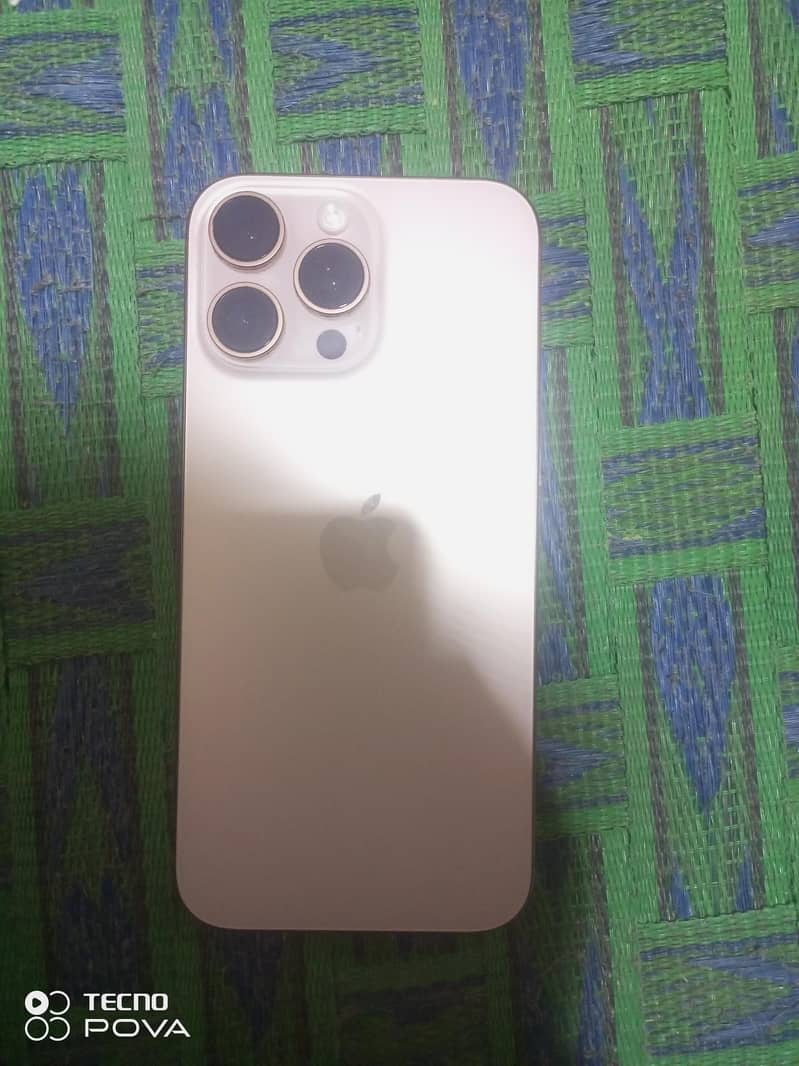 Apple iPhone 16 Pro Max 4