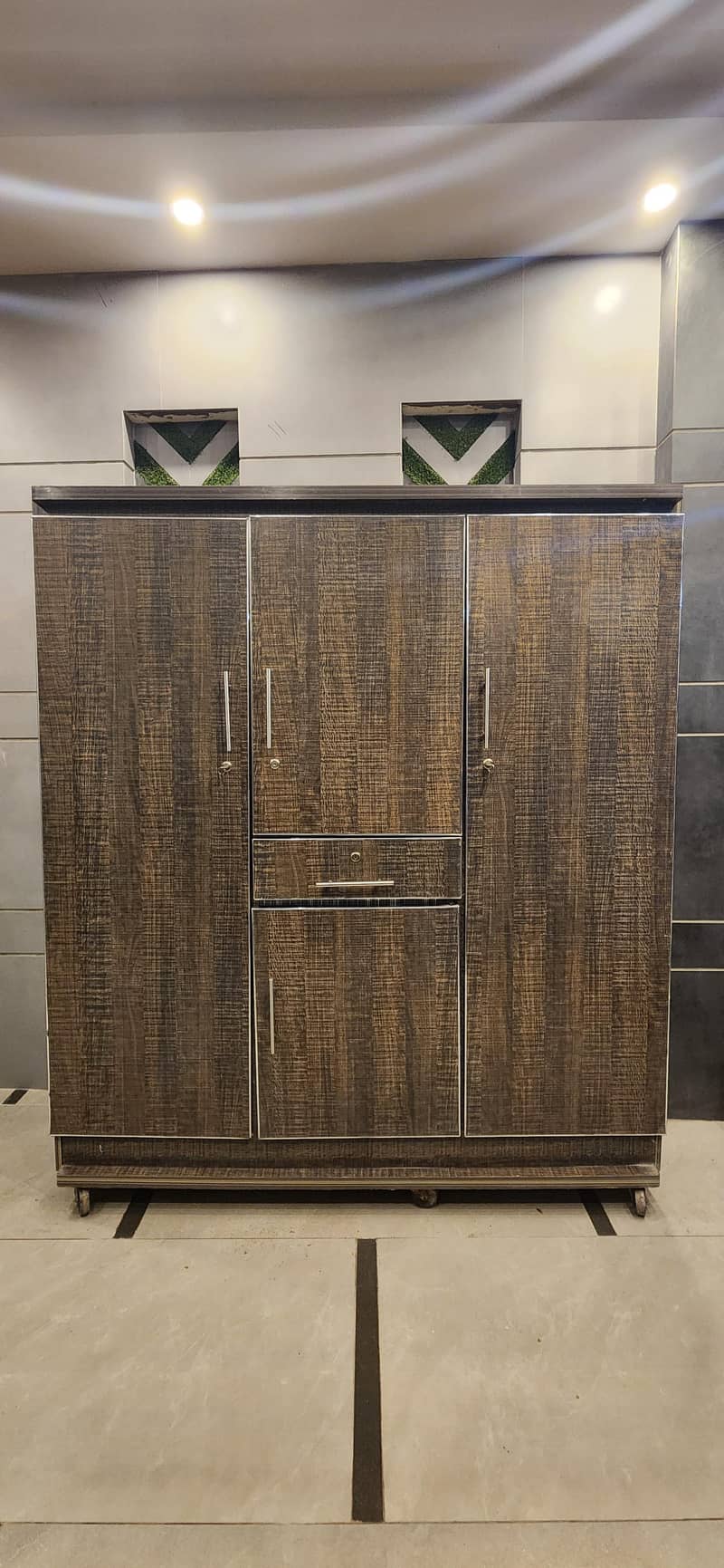CUBOARD GOOD CONDITION 0