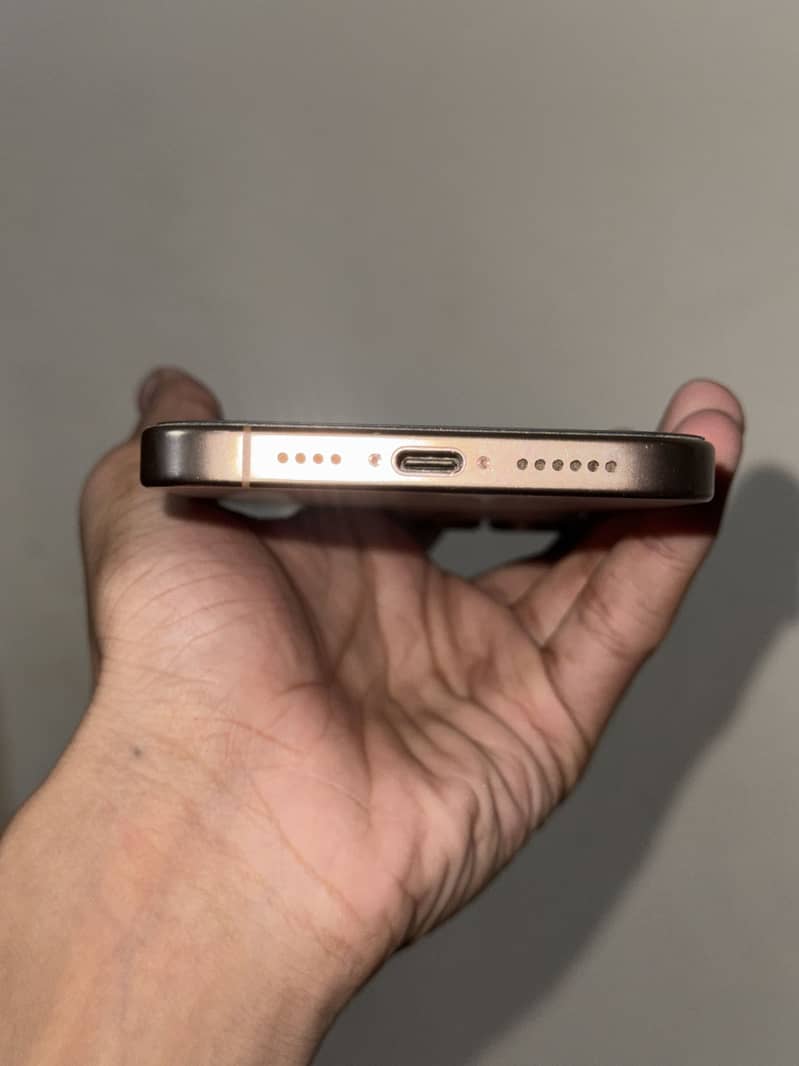 Apple iPhone 16 Pro Max 7