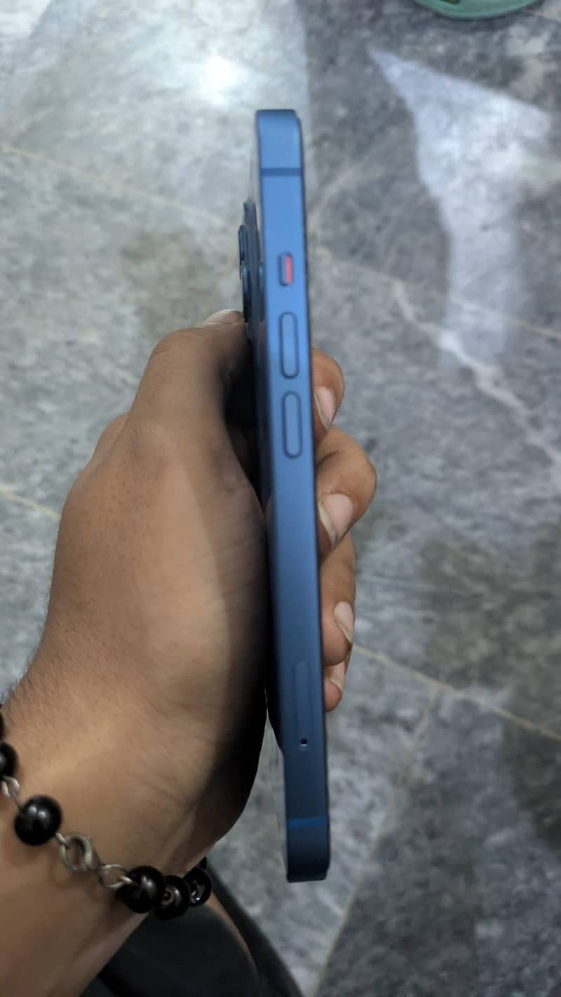 Apple iPhone 13 1