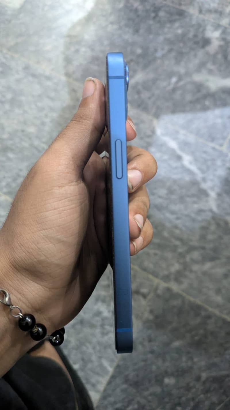 Apple iPhone 13 2