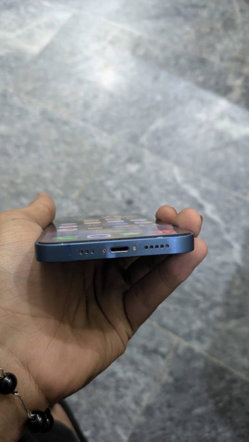 Apple iPhone 13 4