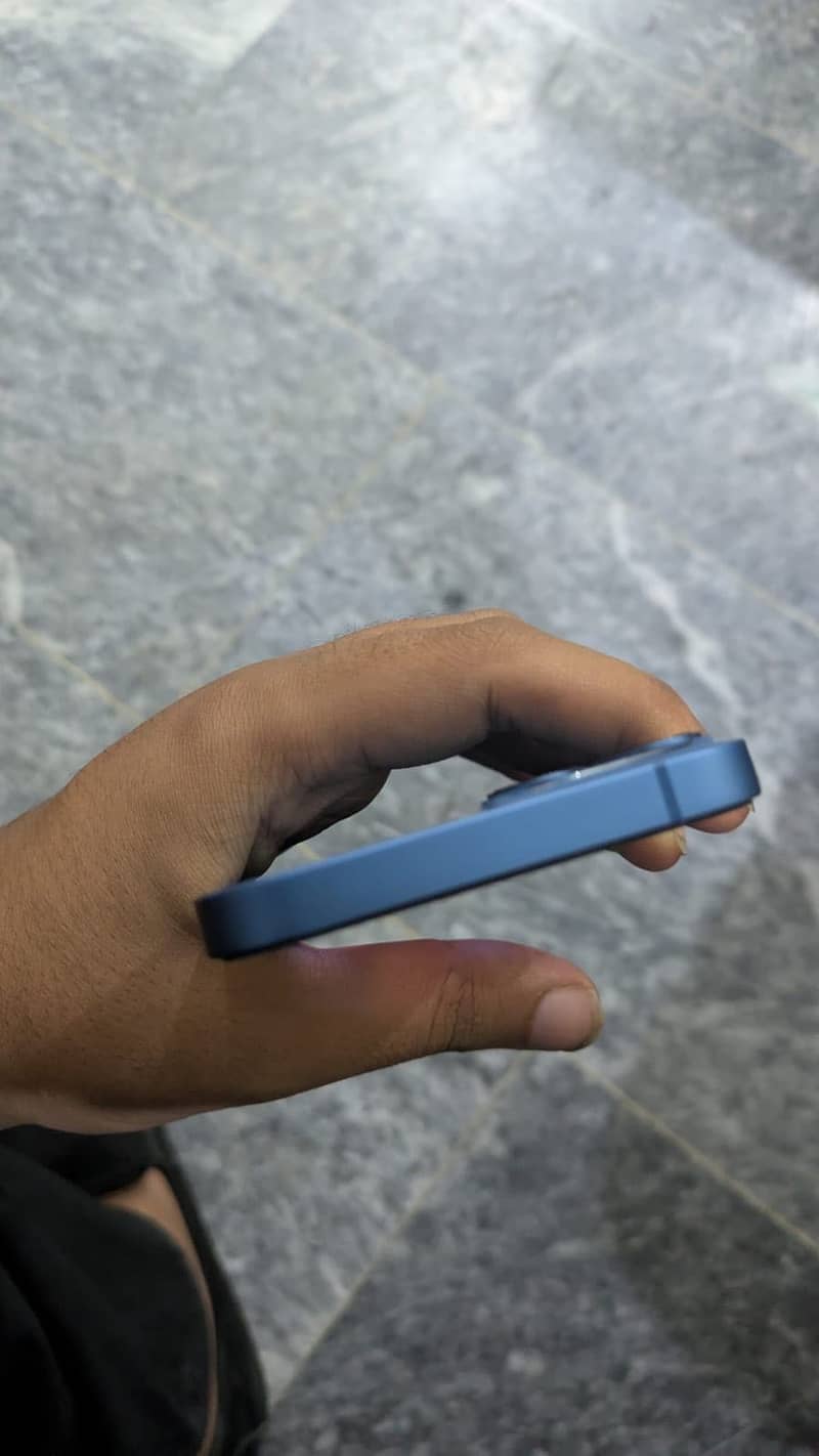Apple iPhone 13 6