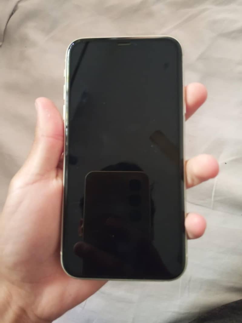 Apple iPhone 11 4