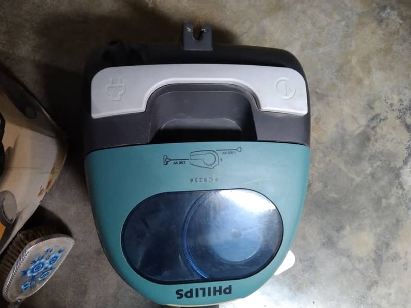 Philips vacuum cleaner 1